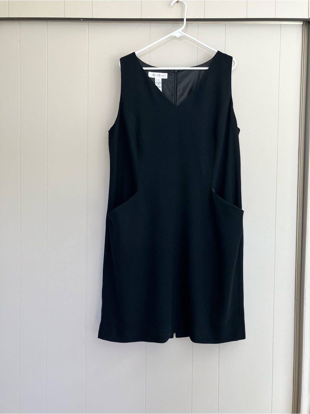 Jones New York Navy Blue Sleeveless V-Neck Dress Worsted Wool Made in USA